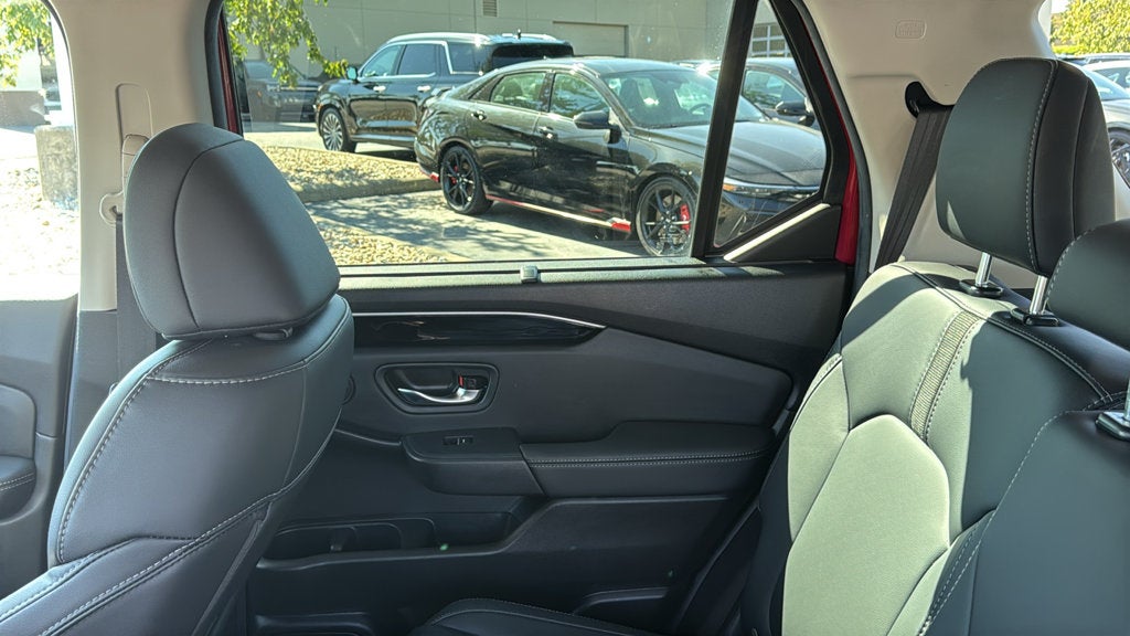 2025 Honda Pilot EX-L+ - Photo 28