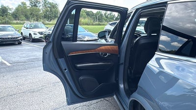 2021 Volvo XC90 T6 Momentum