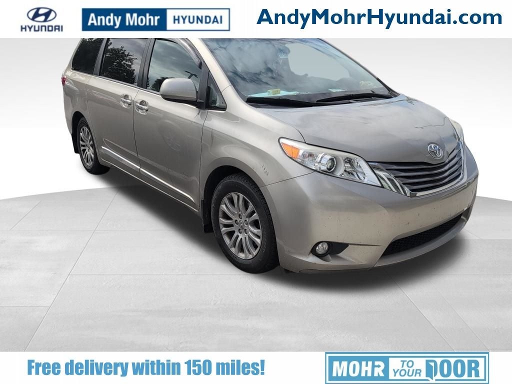 2017 Toyota Sienna XLE 8 Passenger